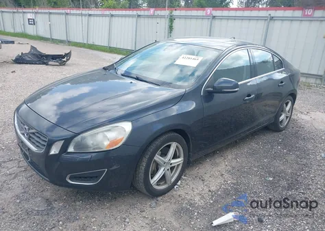 2013 Volvo S60 T5/T5 Platinum/T5 Premier/T5 Premier Plus z USA, uszkodzony, nr VIN YV1612FS6D2181783